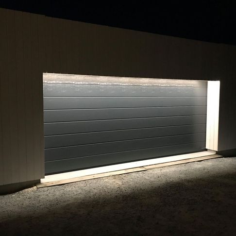 Belysning rundt en garasjeport